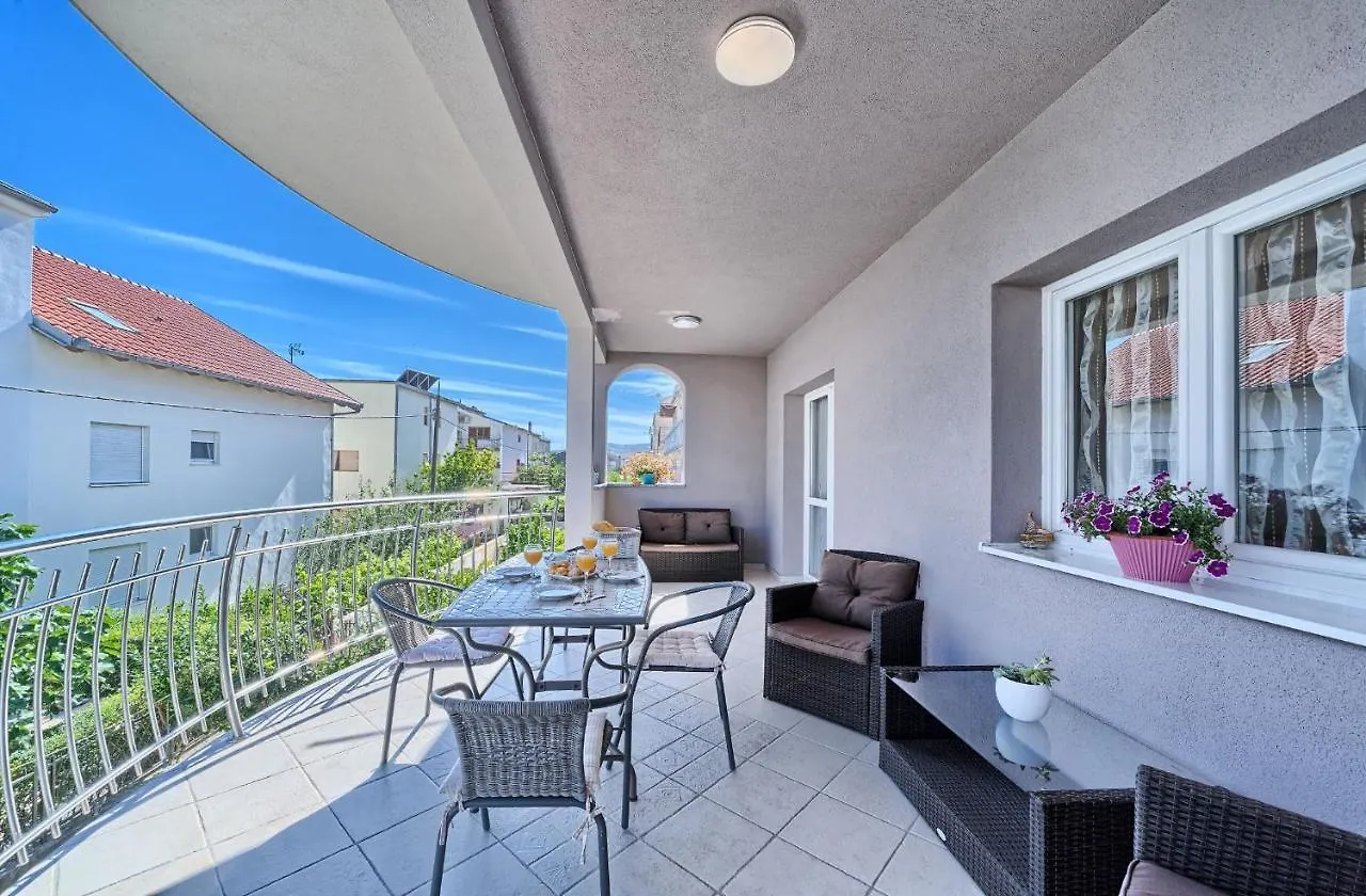 Apartments Meridians Kastela Croatia