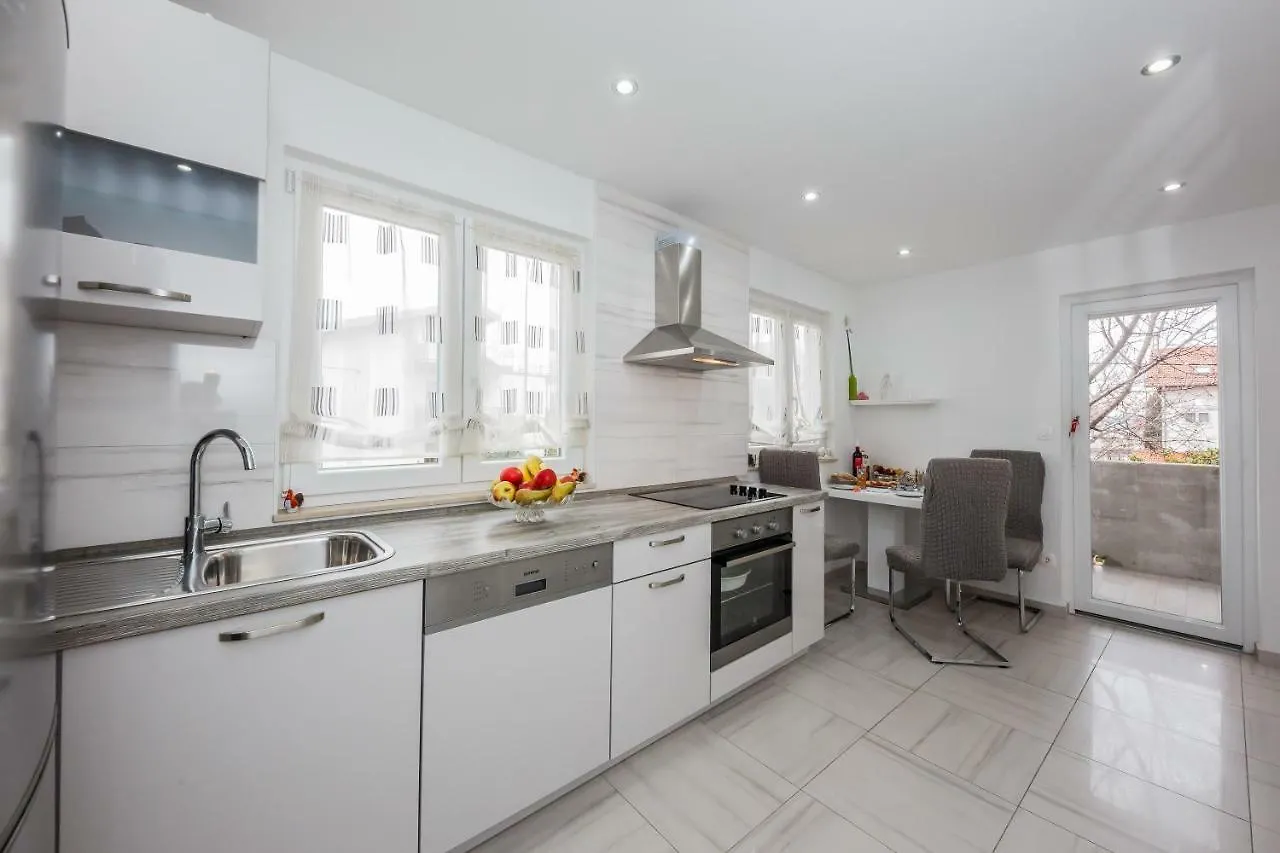 Apartments Meridians Kastela Croatia
