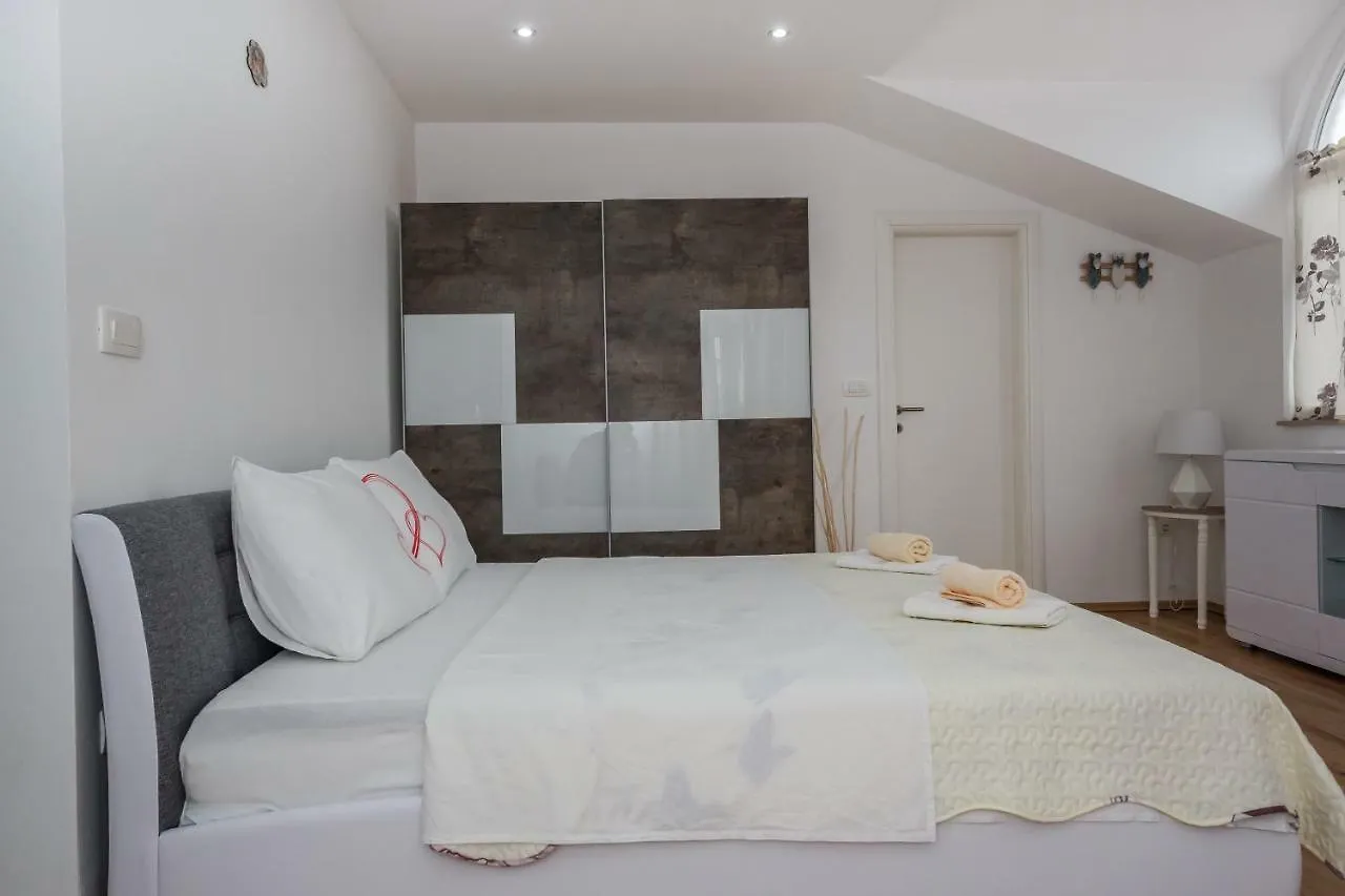Apartments Meridians Kastela 0*,  Croatia