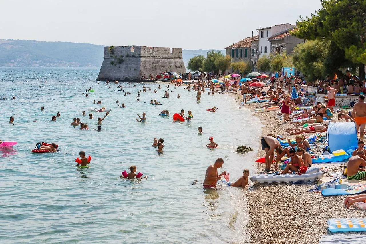 Apartments Meridians Kastela 0*,