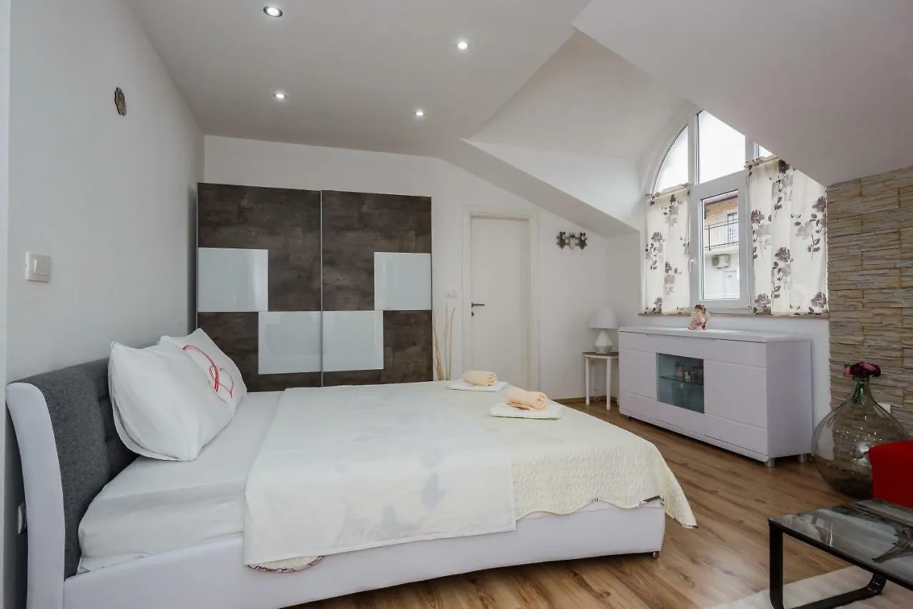 Apartments Meridians Kastela Croatia