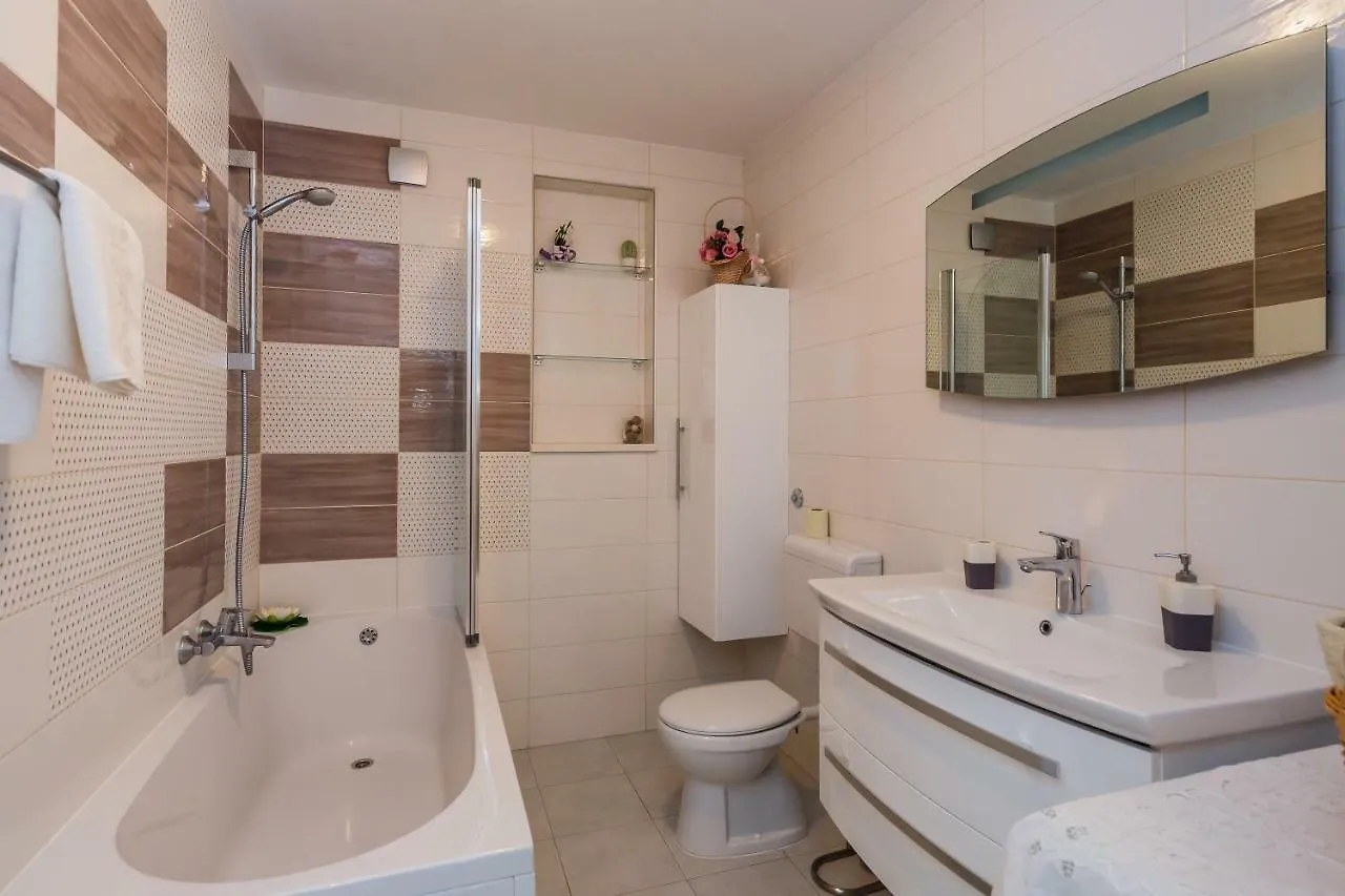 Apartments Meridians Kastela Croatia