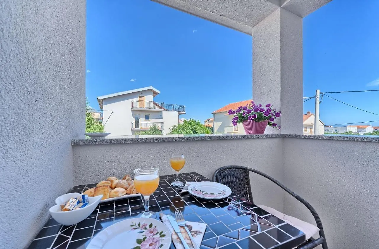 Apartments Meridians Kaštela 0*,
